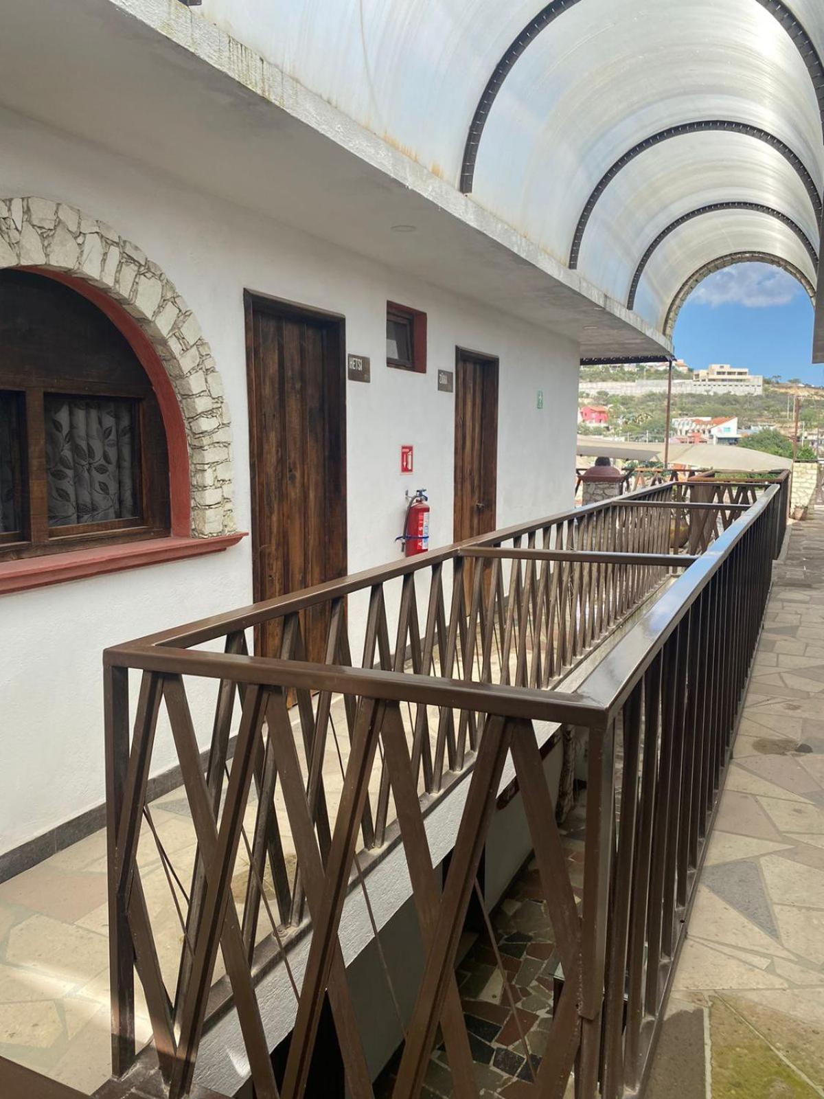 Hermanos Feregrino Bernal Esterno foto